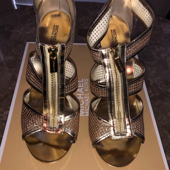 MICHAEL Michael Kors Shoes - 🔥Michael Kors Gold Sandals. Size 11M🔥